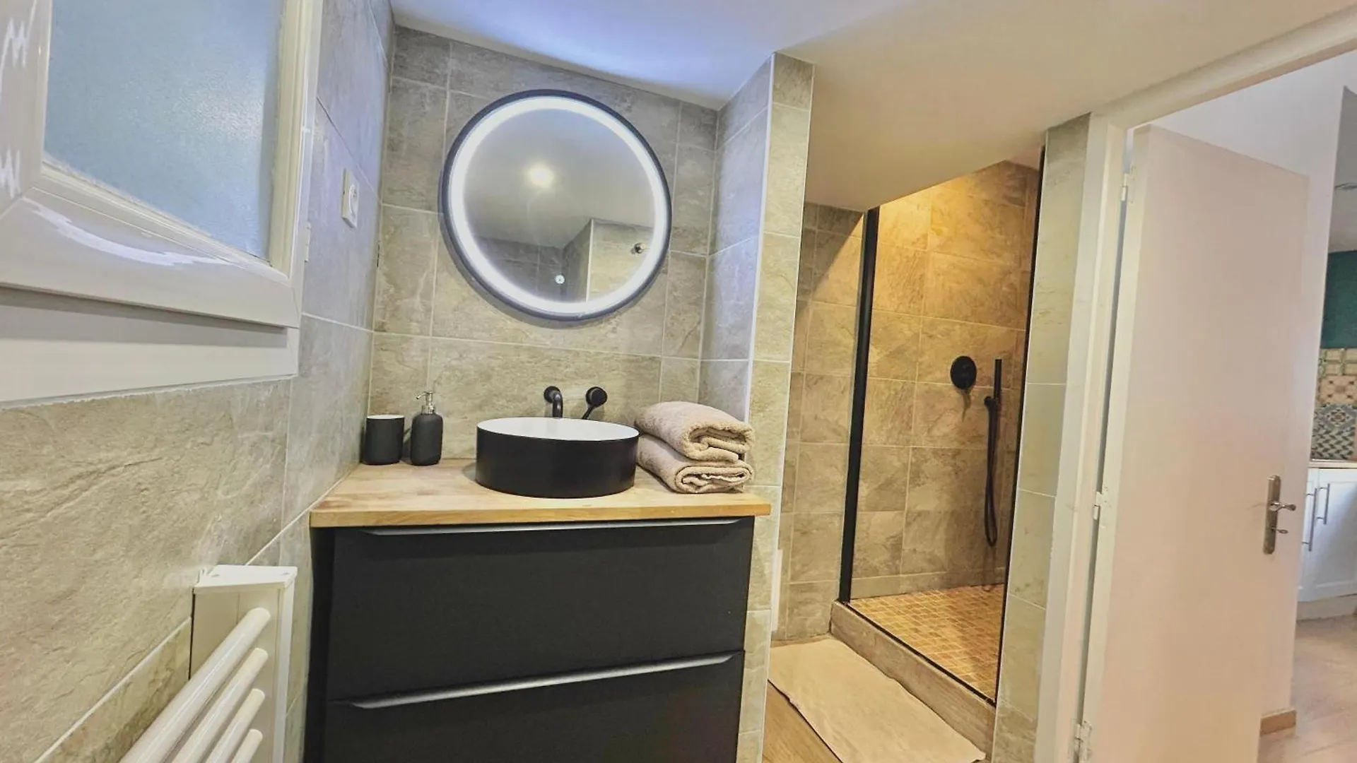 Honore - Rooftop Avec Vue - Appartement T3 Atypique Centre Ville Vieux Port Proche Opera 马赛 0*,  法国