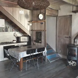 Le Pressoir Hébergement de vacances Saint-Julien-de-Coppel